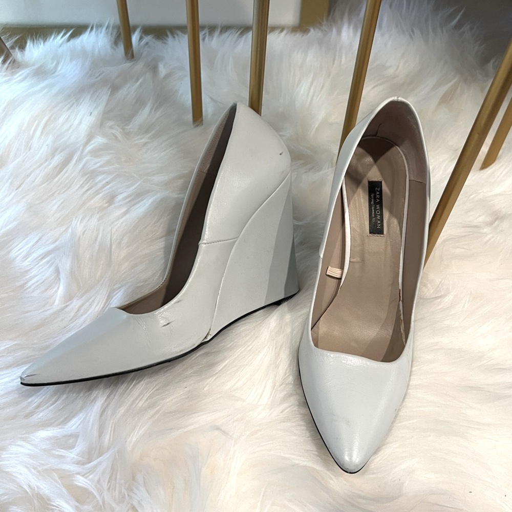 Zara White Pointed Toe Wedges/38
